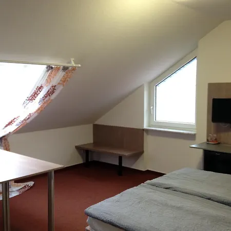 מלון Astra ראסטאט